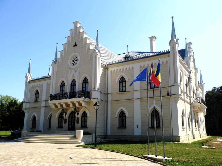 File:Palatul Cuza Vodă de la Ruginoasa, Iași, România.jpg
