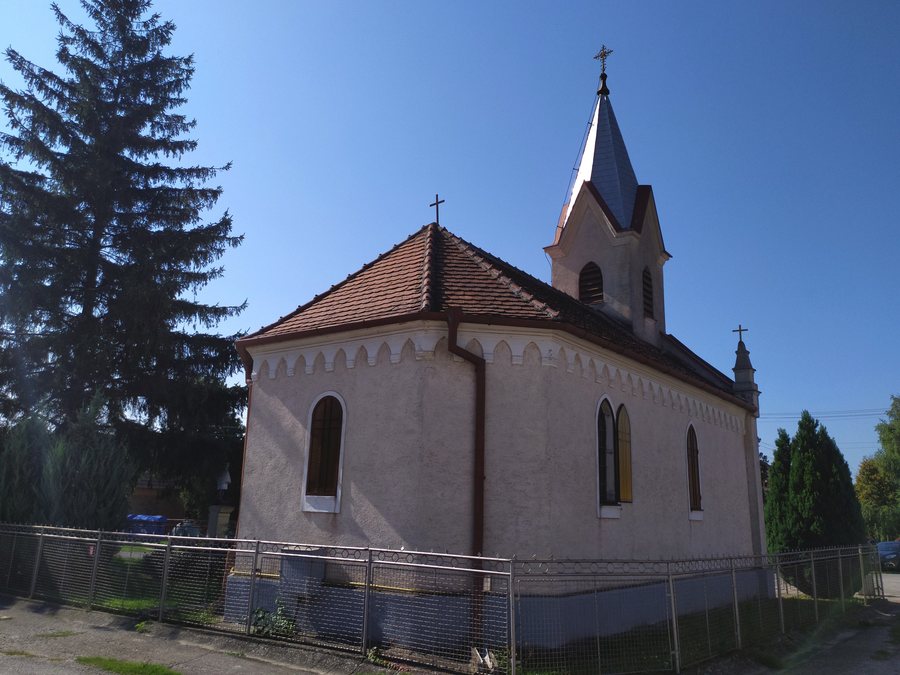 File:Šúrovce kaplnka 01 02.jpg