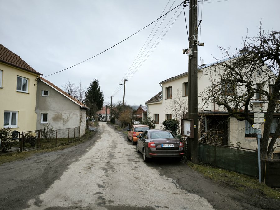 File:Holasice (Lažánky) - centrum, 2023-12, obr01.jpg