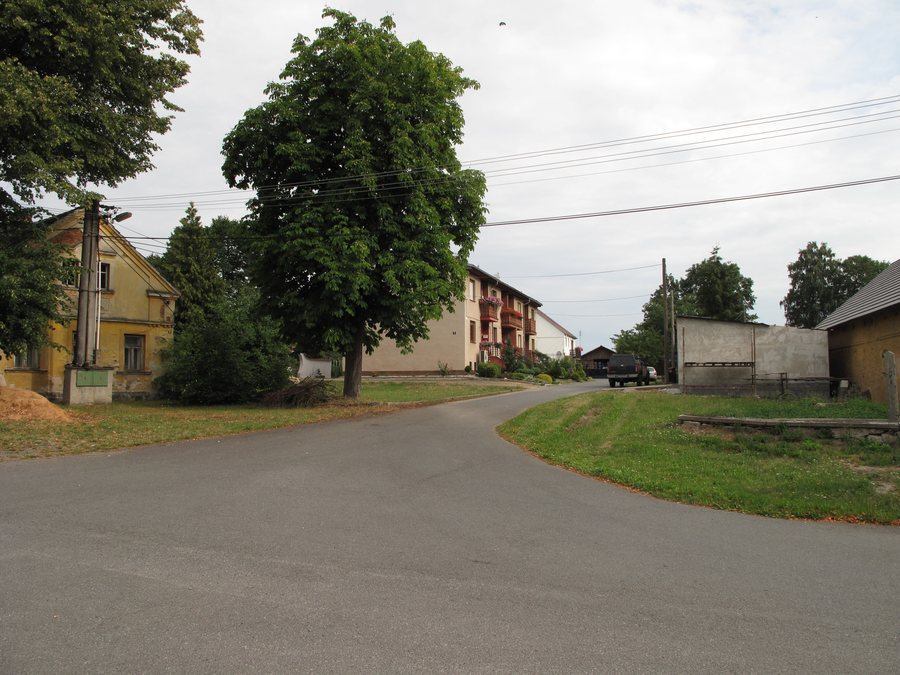 File:Velký Malahov, domy II.jpg