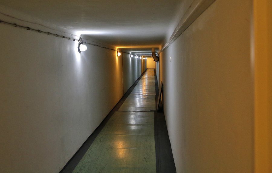 File:2-m Telescope, Ondřejov Astronomical Institute, connecting corridor.jpg