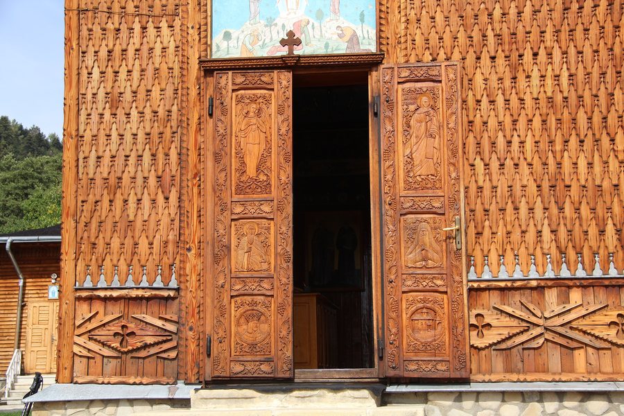 File:Agapia Veche Eingang.JPG