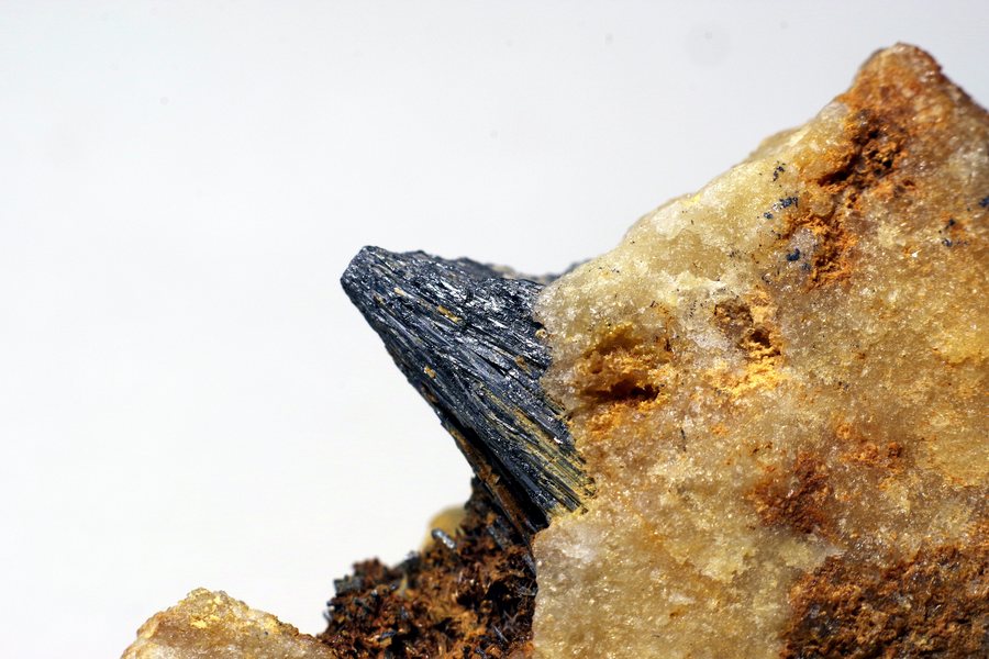 File:Antimonite (Sb2S3) in Kremnica, Slovakia (50584204802).jpg