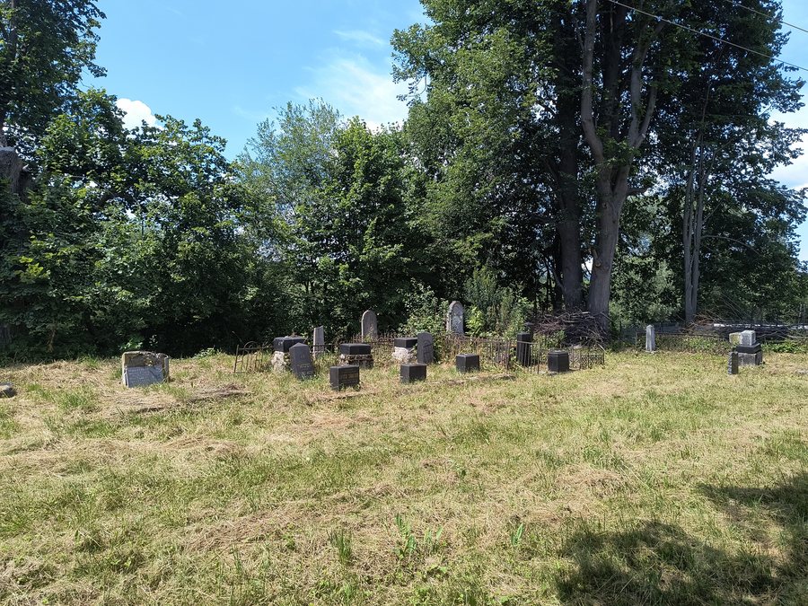 File:Partizánska Ľupča, Slovakia - Jewish Cemetery - 01.jpg