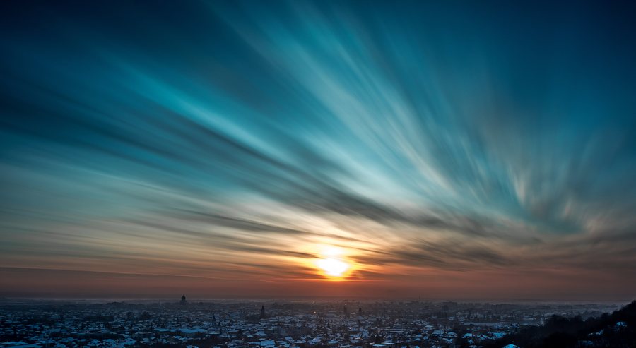 File:Sunset sky over the city of Baia Mare (Unsplash).jpg