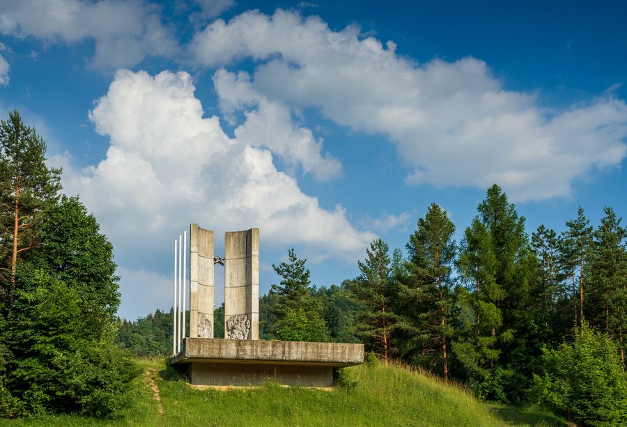 File:Memorial of the Slovak National Uprising in Vrchteplá, Považská Bystrica District, Slovakia, 2016 June - 2.jpg