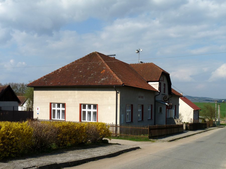 File:Vlčetínec čp32, hospoda 01.jpg