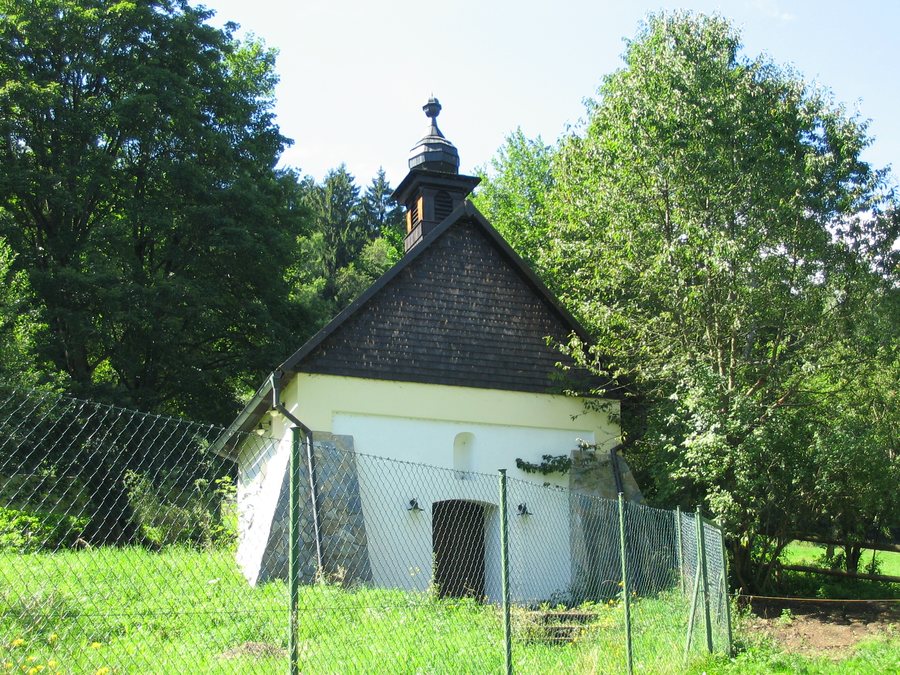 File:Podlesí u Kašperských Hor, kaple.jpg