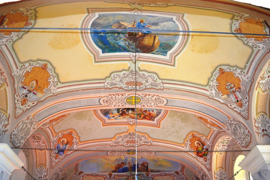File:Gemerček - Kostol sv. Alžbety, interiér (1).jpg