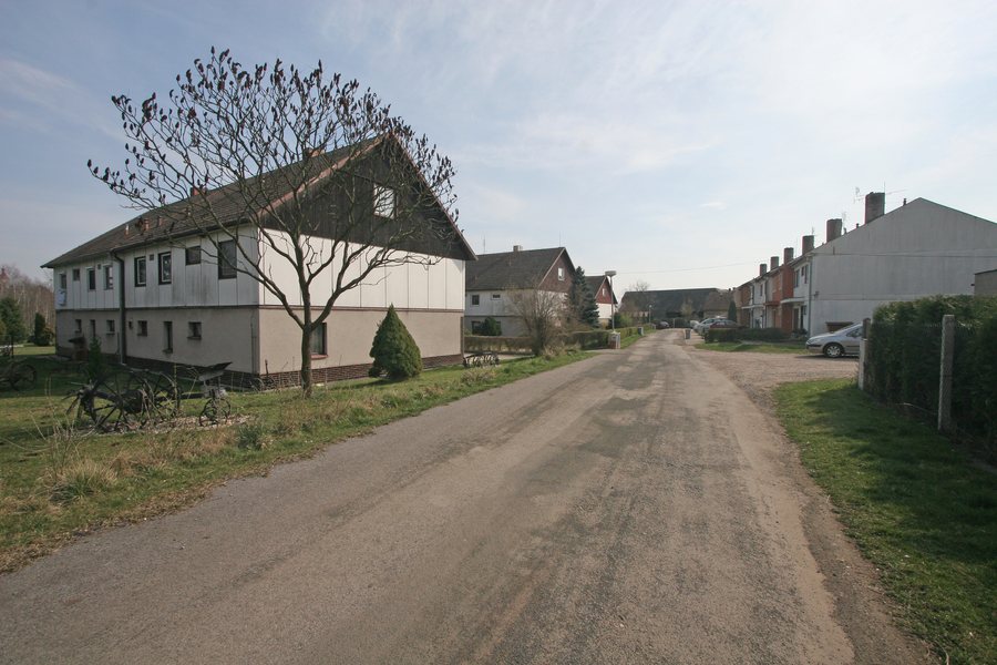 File:Žeretice bytovky.JPG