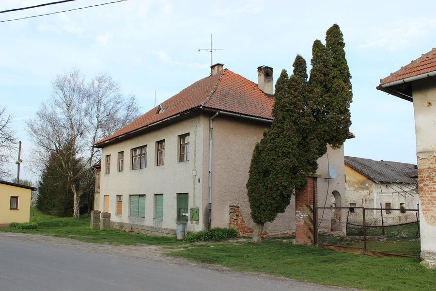 File:Ledce (Kadlín), dům (2).jpg
