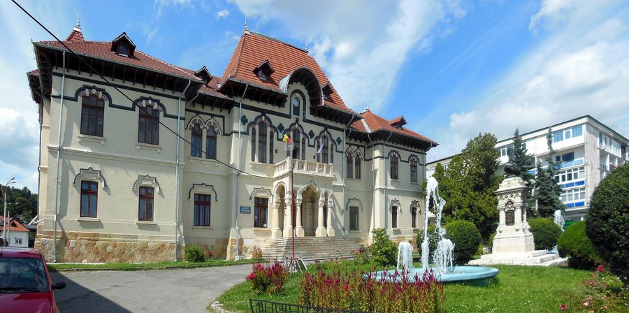 File:Clădirea Primăriei, azi Palatul Culturii municipiul CÂMPULUNG LMI 376 AG-II-m-B-13582.jpg