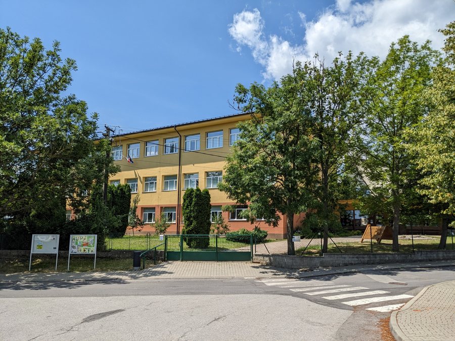 File:Badín - základná škola - 2023.jpg