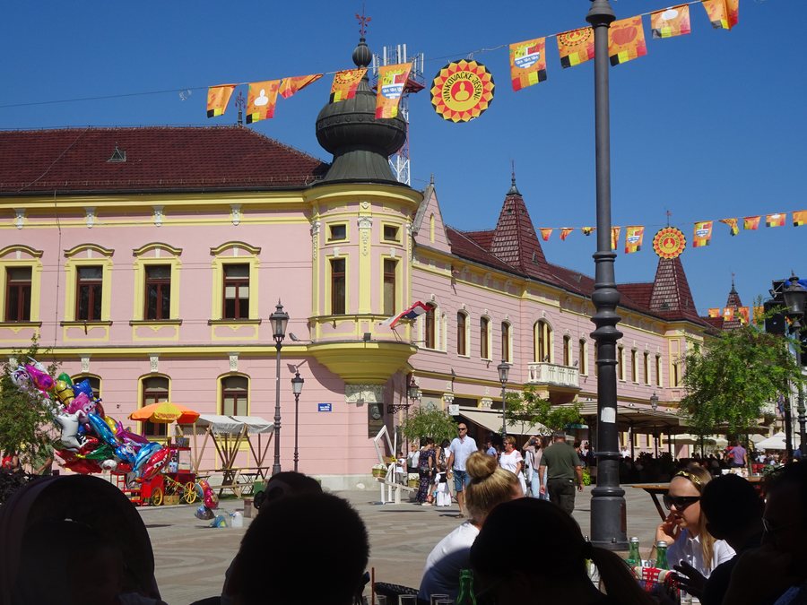 File:Vinkovci festival.jpg