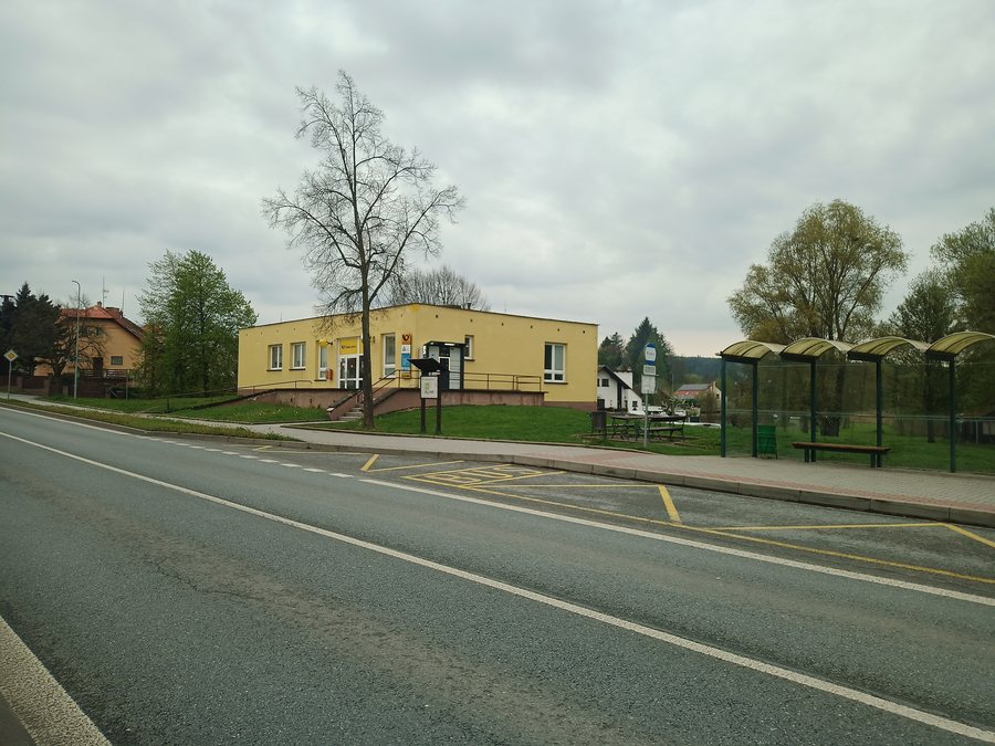 File:Plasy, pobočka pošty.jpg