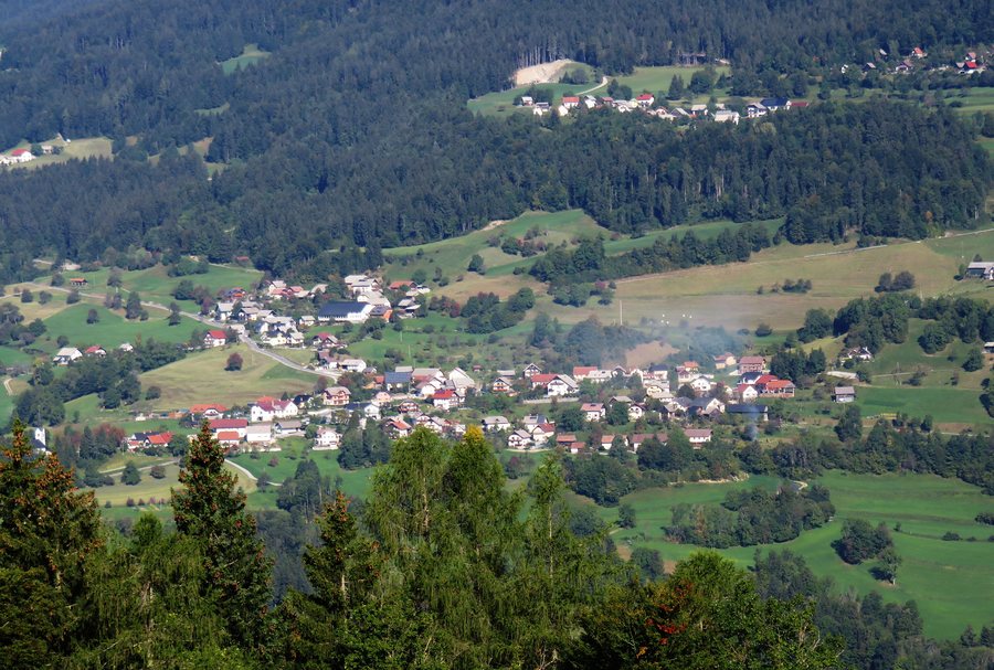 File:Javorje Murave Podvrh Slovenia.jpg