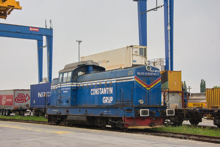 File:81-0747 RO-BEU Railport Arad Curtici.jpg