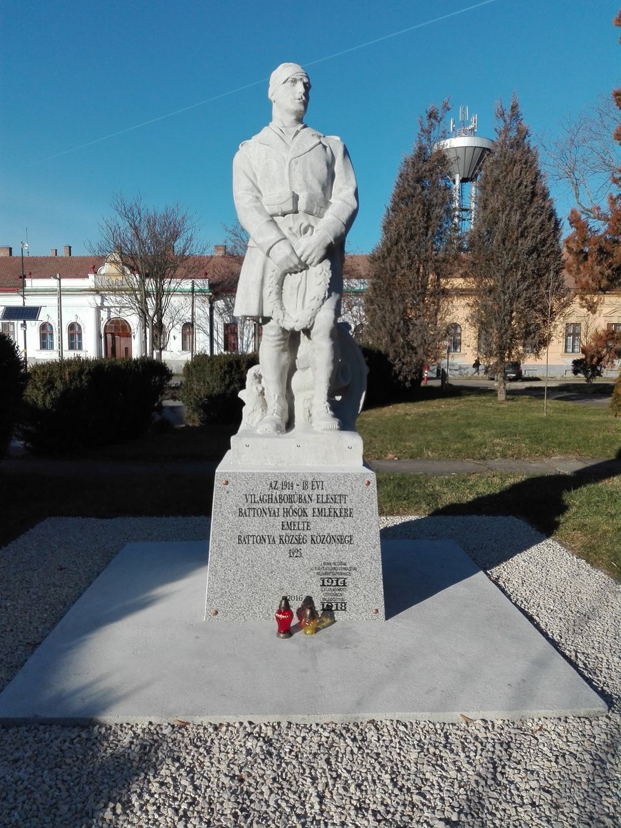 File:Battonya, Hősök szobra.jpg