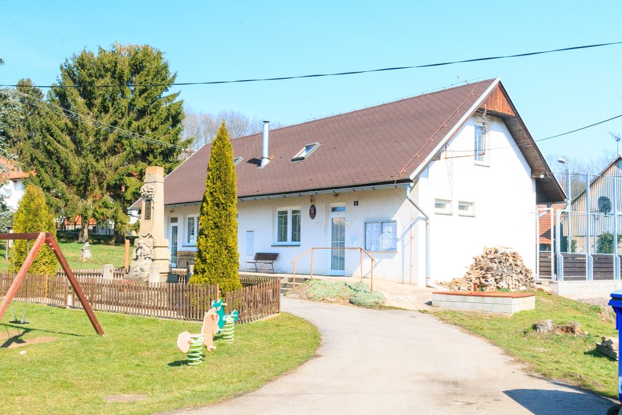File:Sedliště - obecní úřad.jpg
