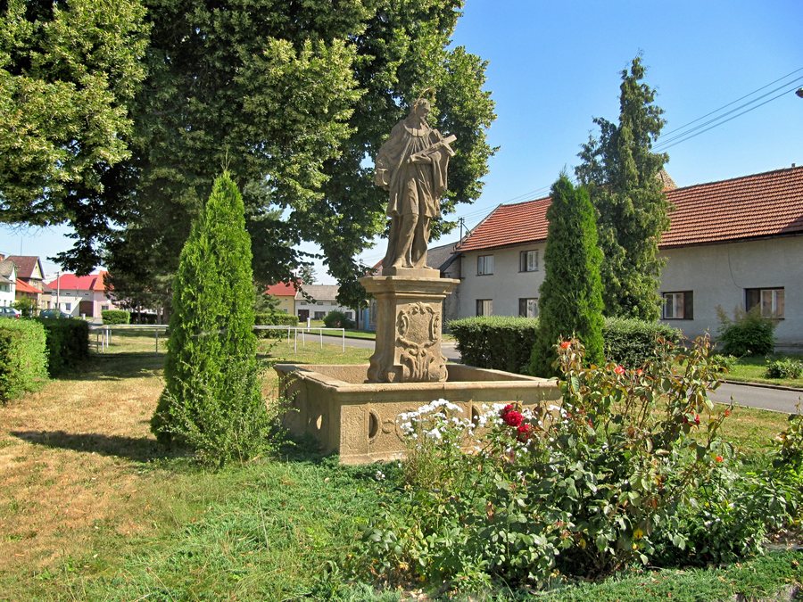File:Kyselovice, Jan Nepomucký.jpg