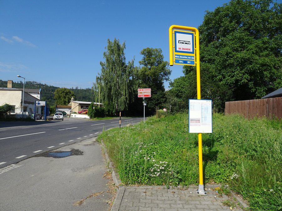 File:Město Albrechtice, zastávka kult. dům, směr Zlaté Hory.jpg