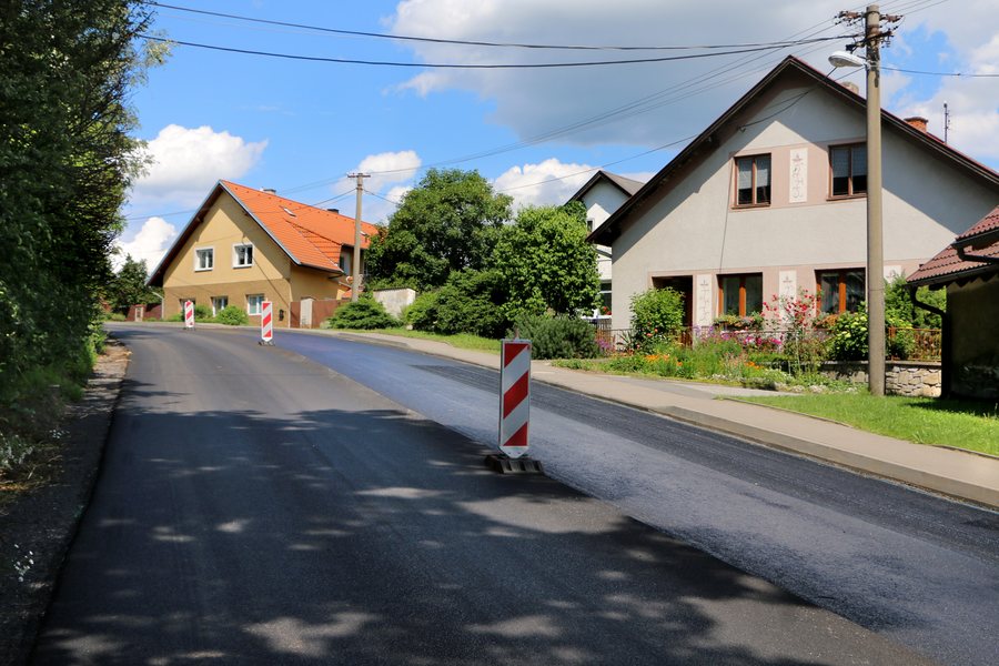 File:Vílanec, road No 38.jpg