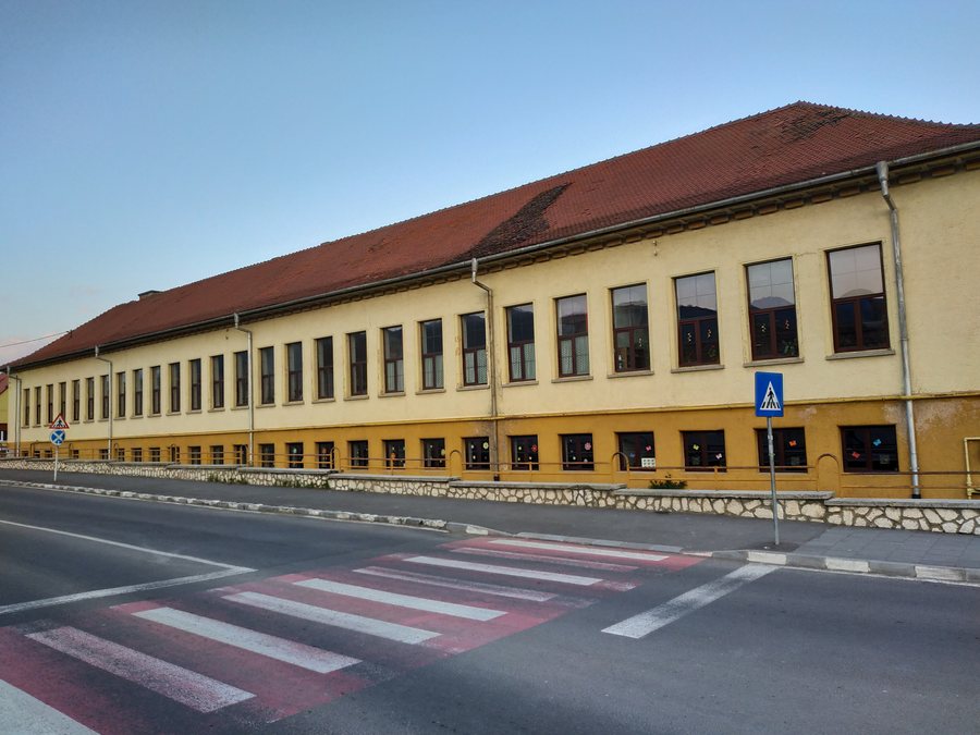 File:RO BV Codlea, școala germană, Str. Măgurii Nr.4.jpg
