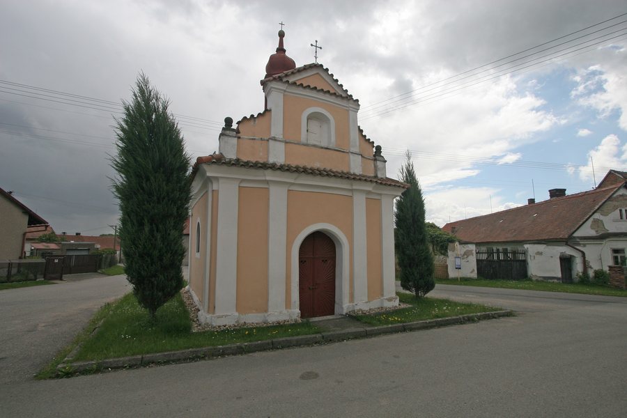 File:Čankovice kaple.JPG