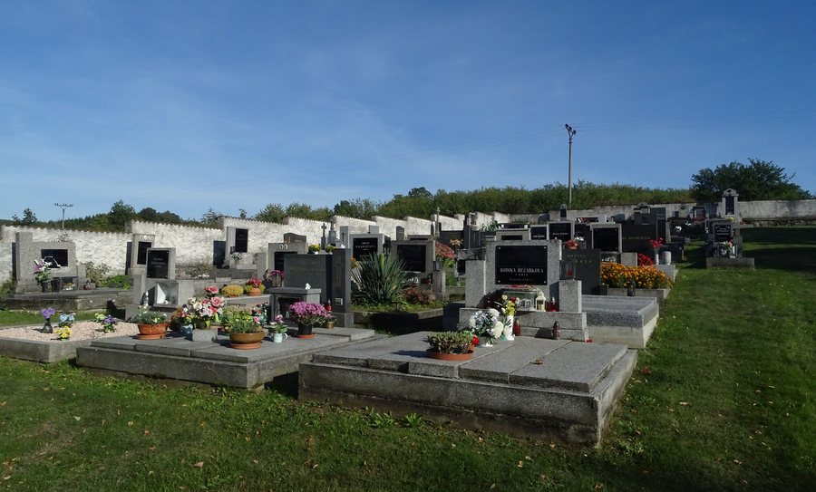 File:Hřbitov Řenče, 01.jpg