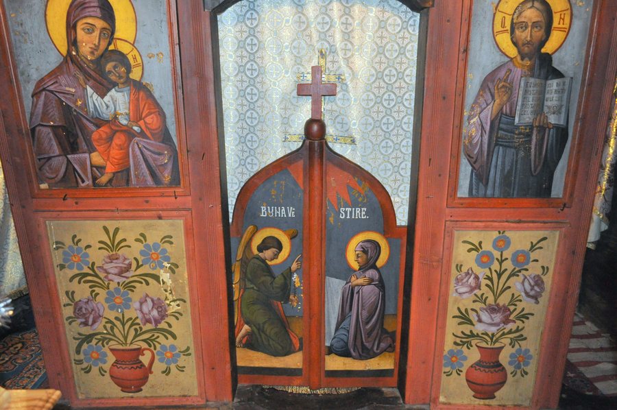 File:RO GJ Biserica de lemn din Rugi (1).jpg