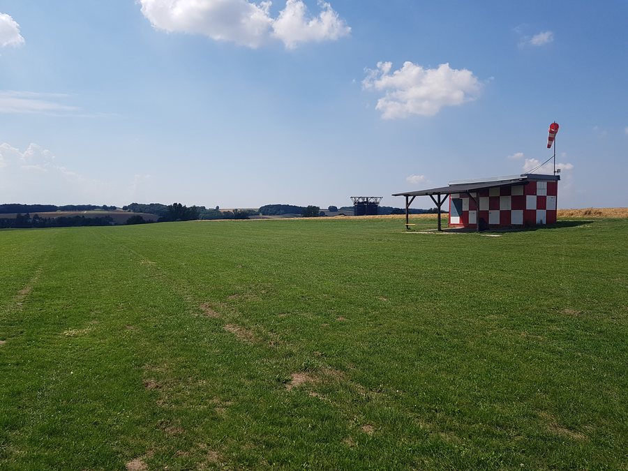 File:Letiště Hať (11).jpg