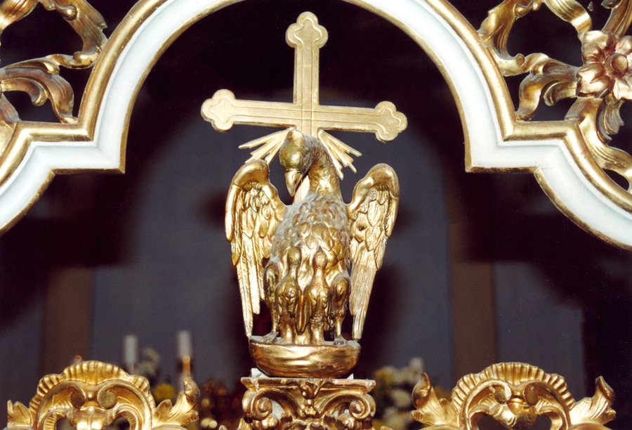 File:Iconostasis Royal door with pelican bird Regetovka detail2 pict taken in 2001.jpg