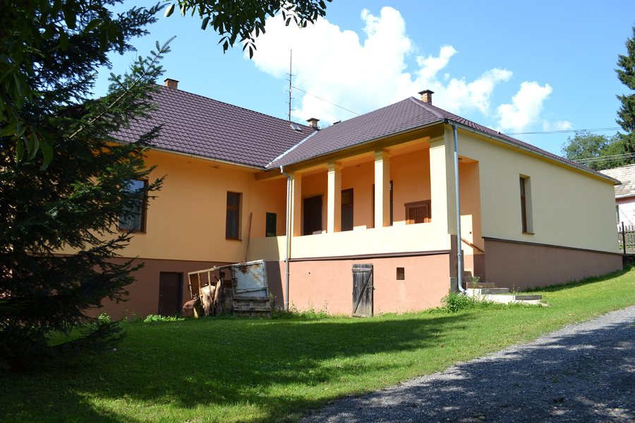 File:Krná - Obecný úrad -a.jpg