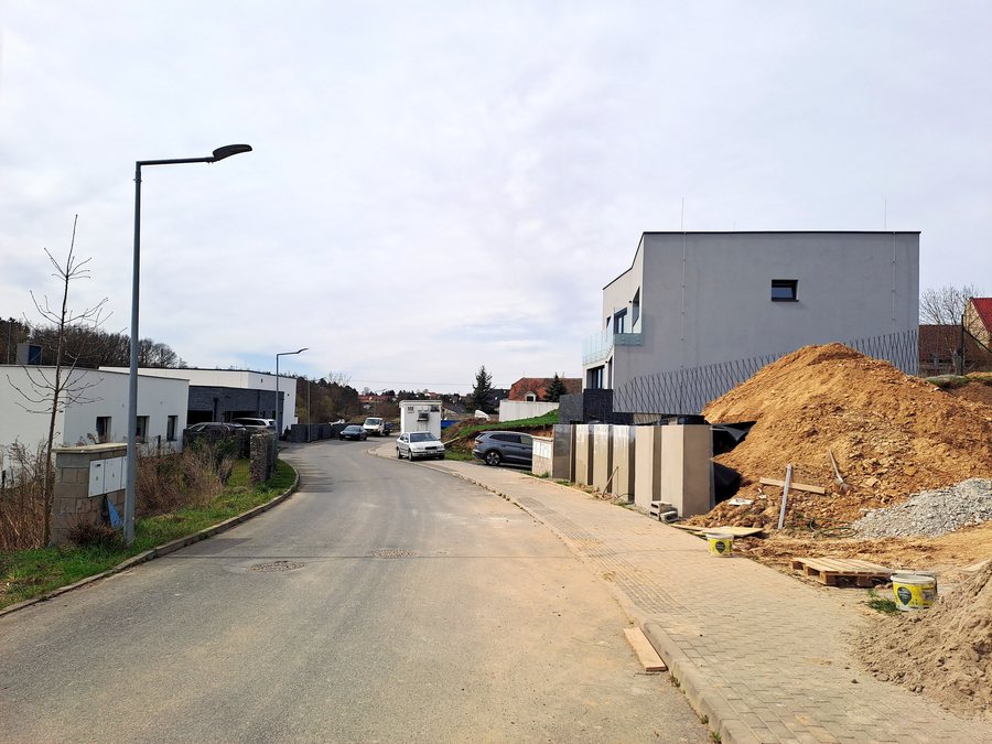 File:Cvrčovice (Podolanka), nová zástavba 2025-03-30 02.jpg