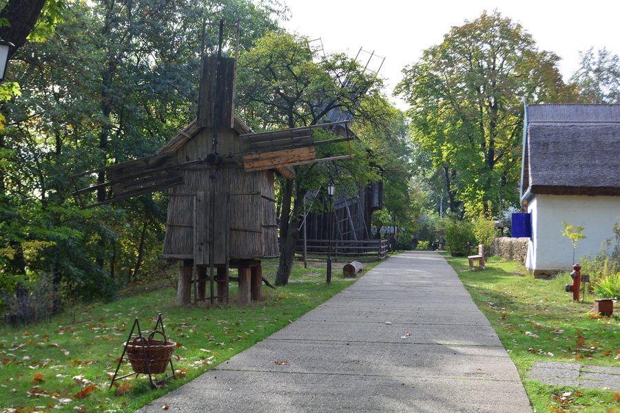 File:Windmills from Sarichioi and Enisala in Village Museum, Bucharest 01.jpg