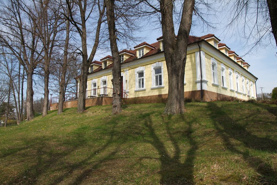 File:Bývalá škola, Plav (03).jpg