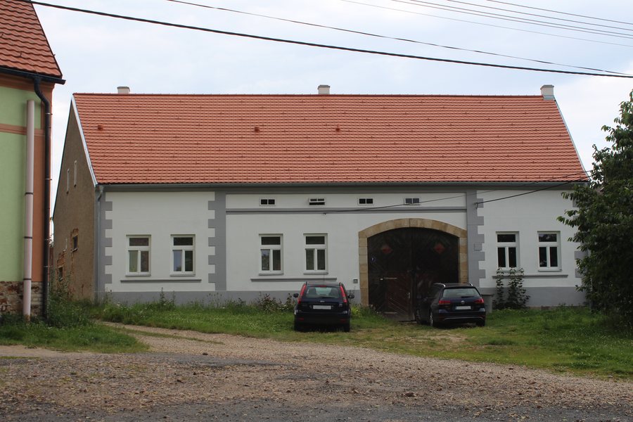 File:Sirá čp. 7 (okres Rokycany).jpg