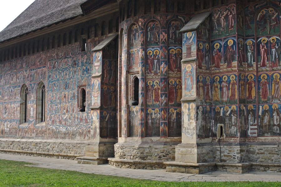 File:Romania Mănăstirea Moldovița Exterior Paintings1.jpg