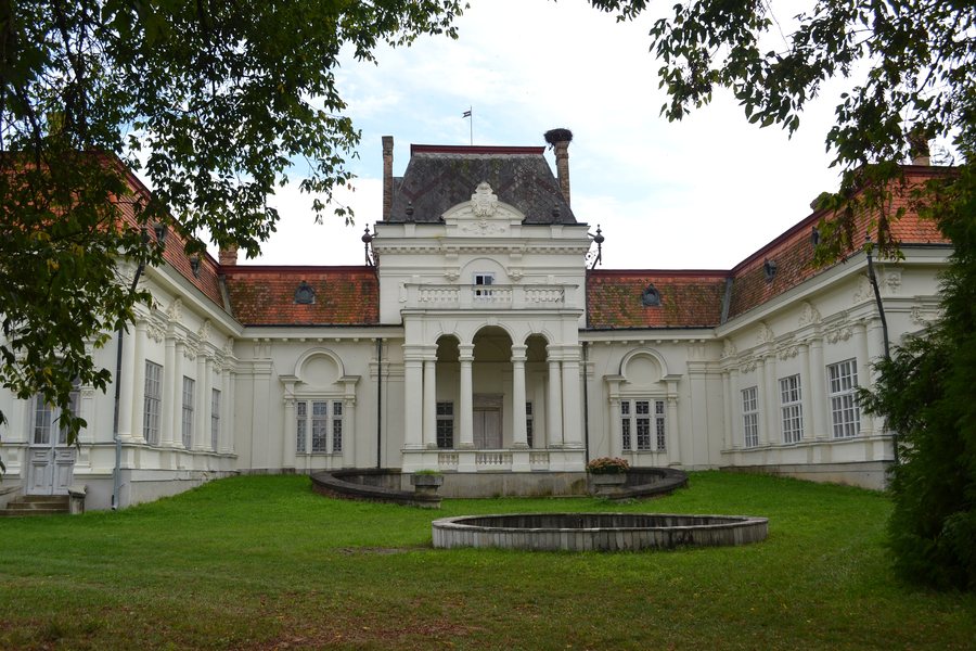 File:Podrečany - Kaštieľ (2).jpg