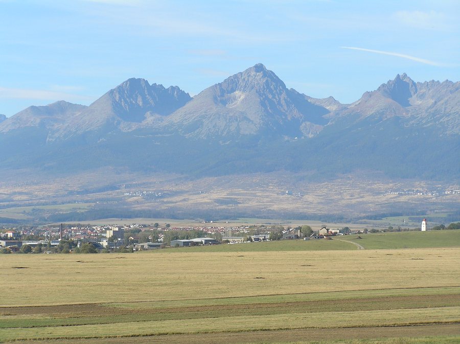 File:Gerlachovsky stit from Hozelec 01.jpg
