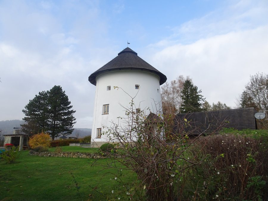 File:Hodslavice, větrný mlýn (3).jpg