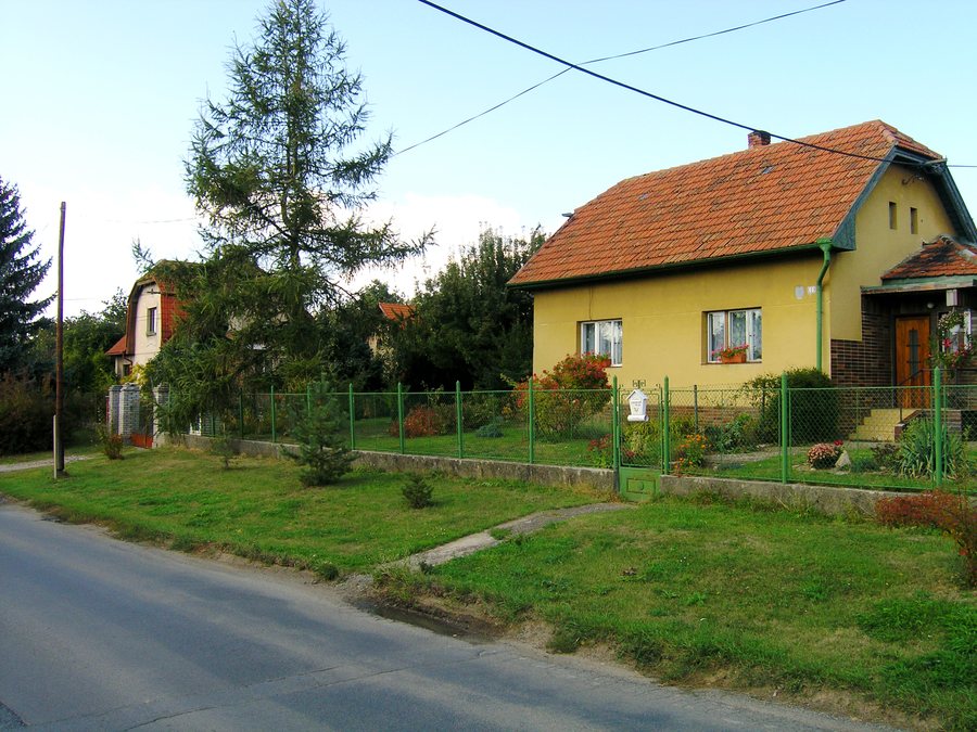 File:Říčany, Pacov, east.jpg