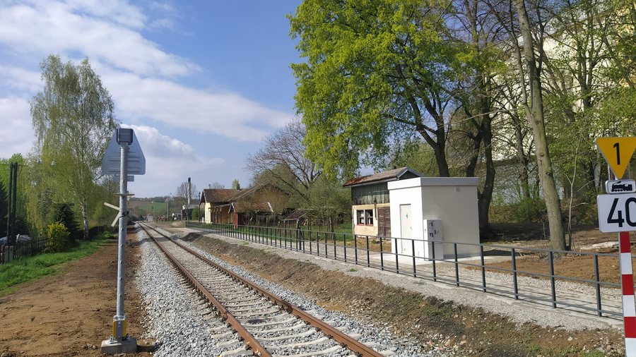 File:Zdislavice, nádraží (02).jpg