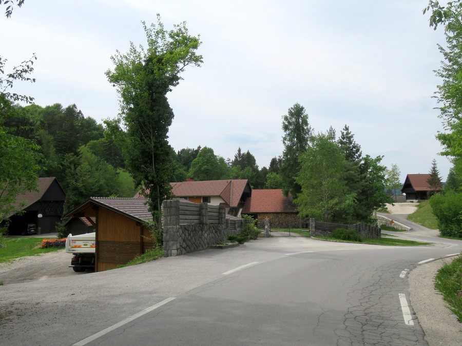 File:Jamnik Vrhnika Slovenia 3.jpg