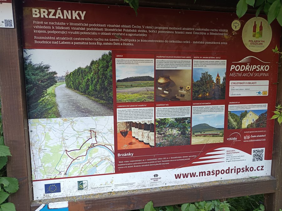File:Informační panel, Brzánky, okres Litoměřice, Ústecký kraj.jpg