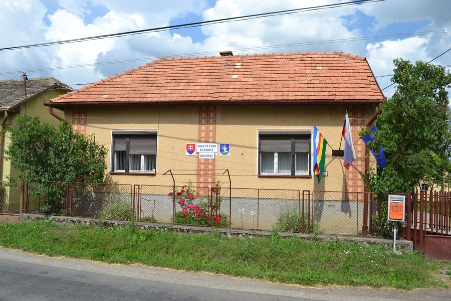 File:Radnovce - Obecný úrad.jpg