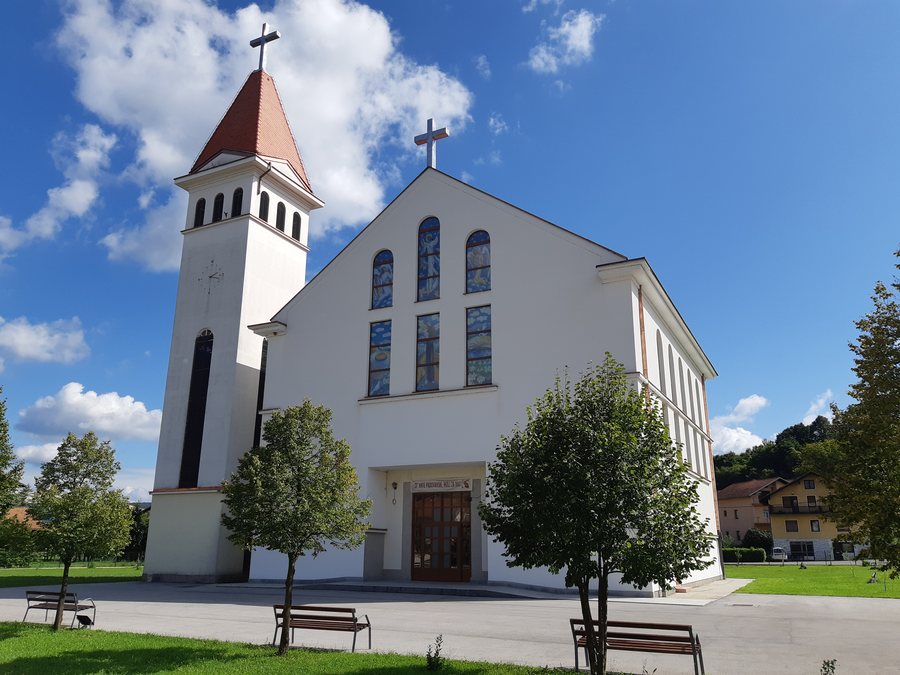 File:Crkva sv. Antuna Padovanskog, Vojnić (1).jpg