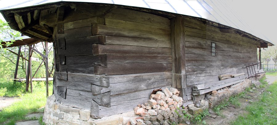 File:Manailesti Mosteni VL.bis lemn NE.jpg