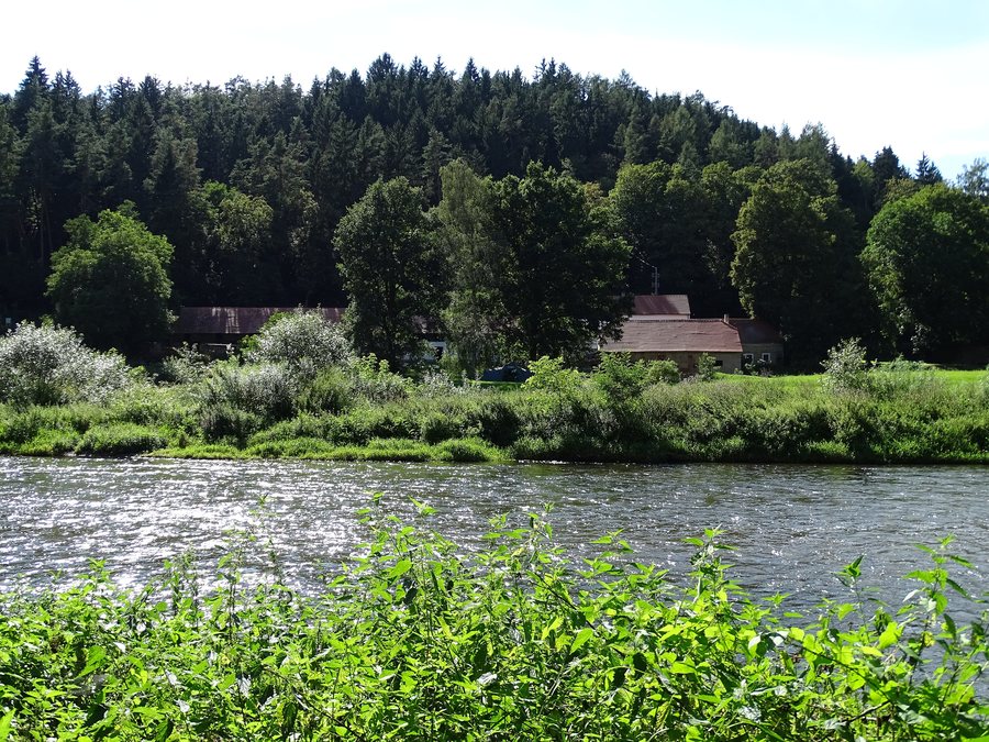 File:Bohy, Berounka, Podkrašovský mlýn.jpg