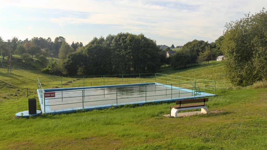File:Dehtáry, Cetenov 2021-10 02.jpg
